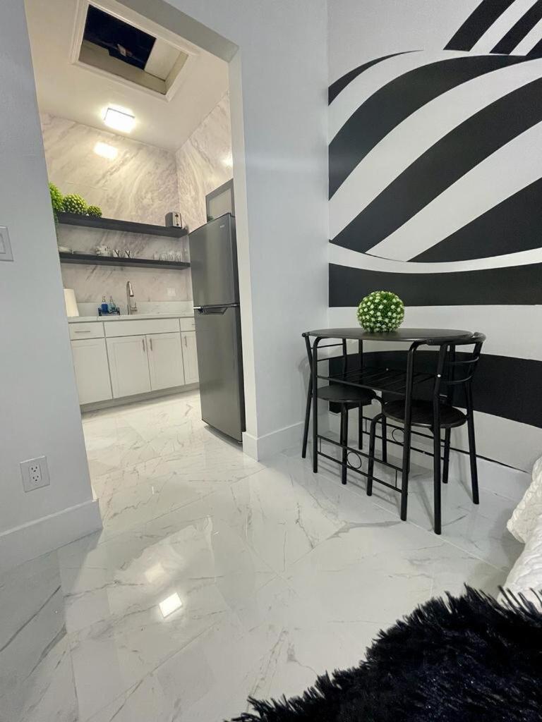 Cozy Studio, Prime Location, Remodeled, 1 Parking West Palm Beach Exteriör bild