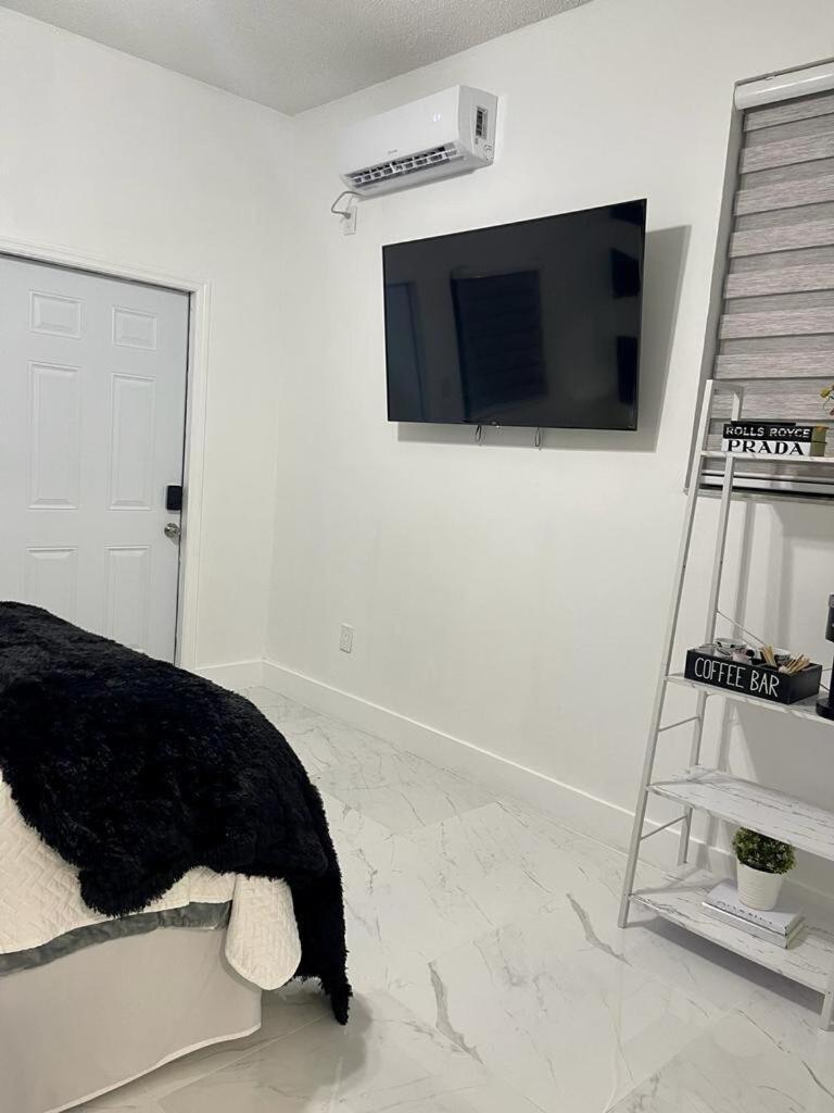 Cozy Studio, Prime Location, Remodeled, 1 Parking West Palm Beach Exteriör bild